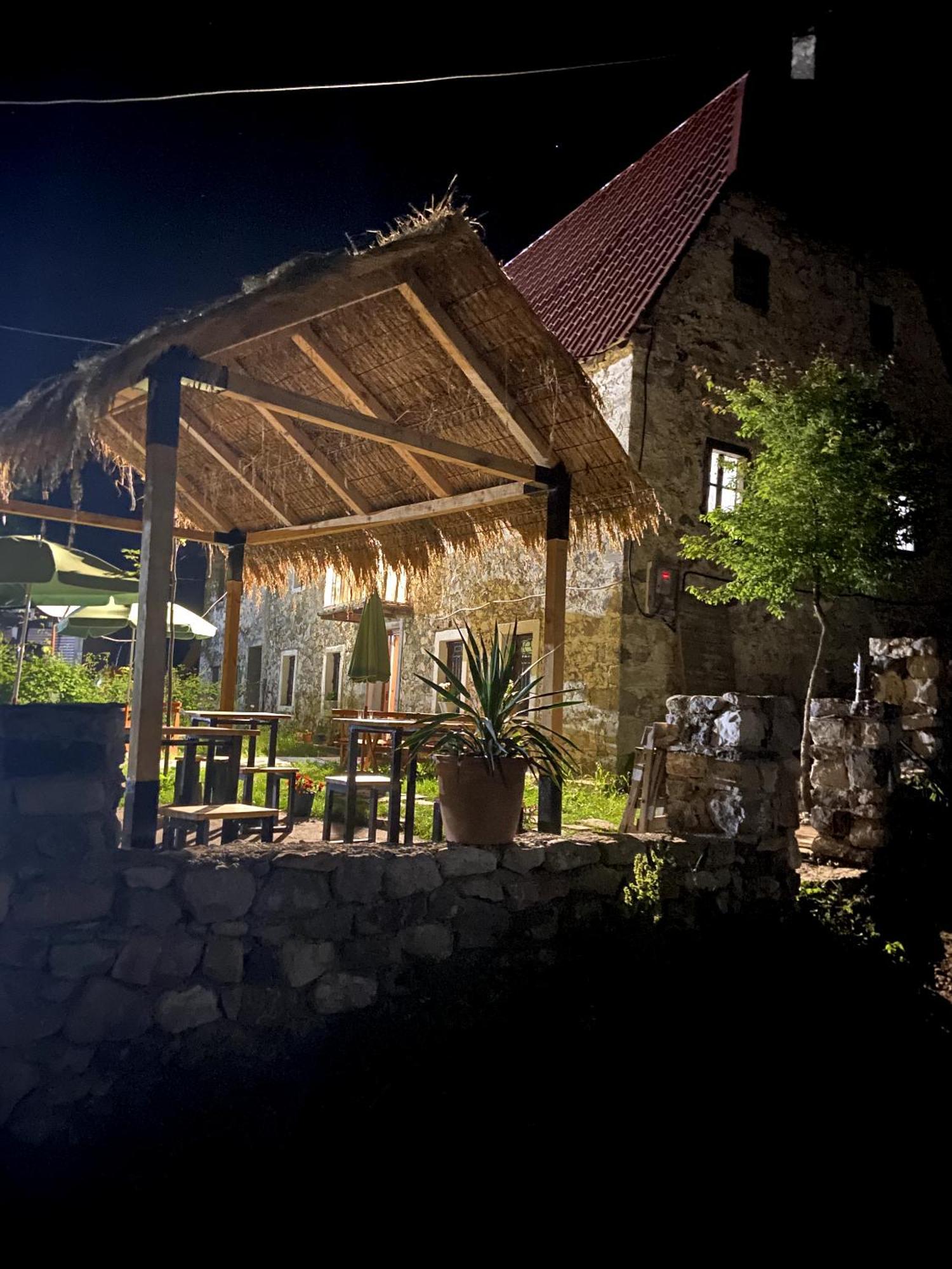 Guesthouse Kujtimi Theth Buitenkant foto